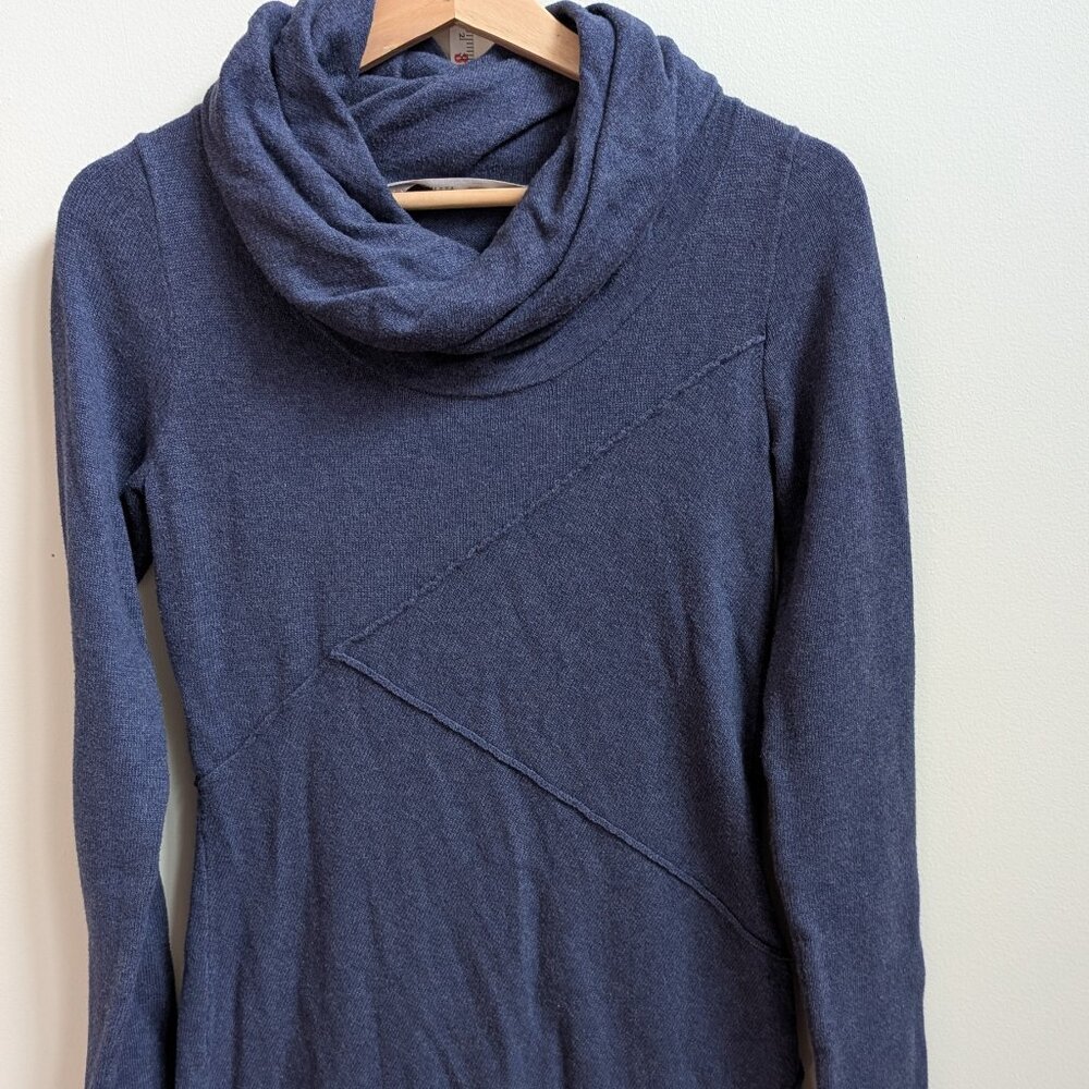 Cozy Ahtleta Camber Sweater Dress Blue size small